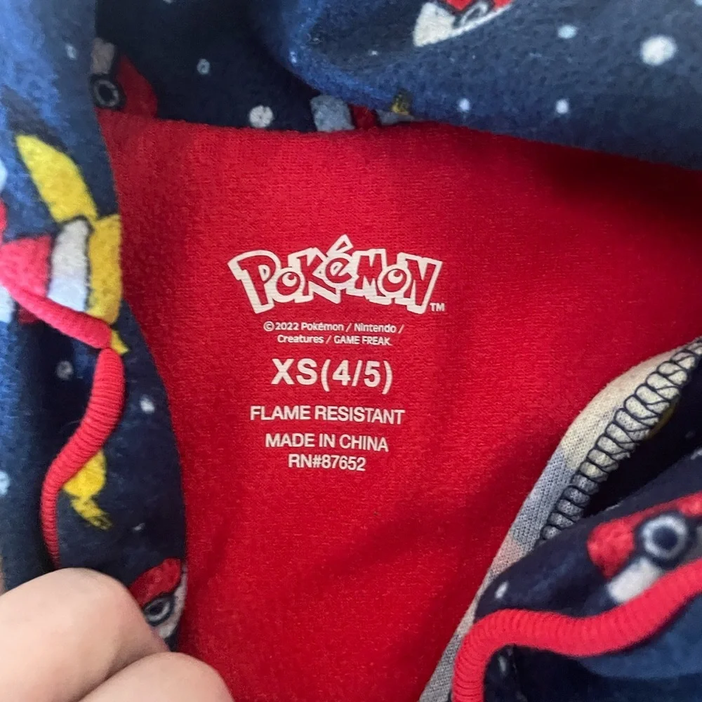 Bundle of 5 Christmas pjs.‎ Kid size 5T